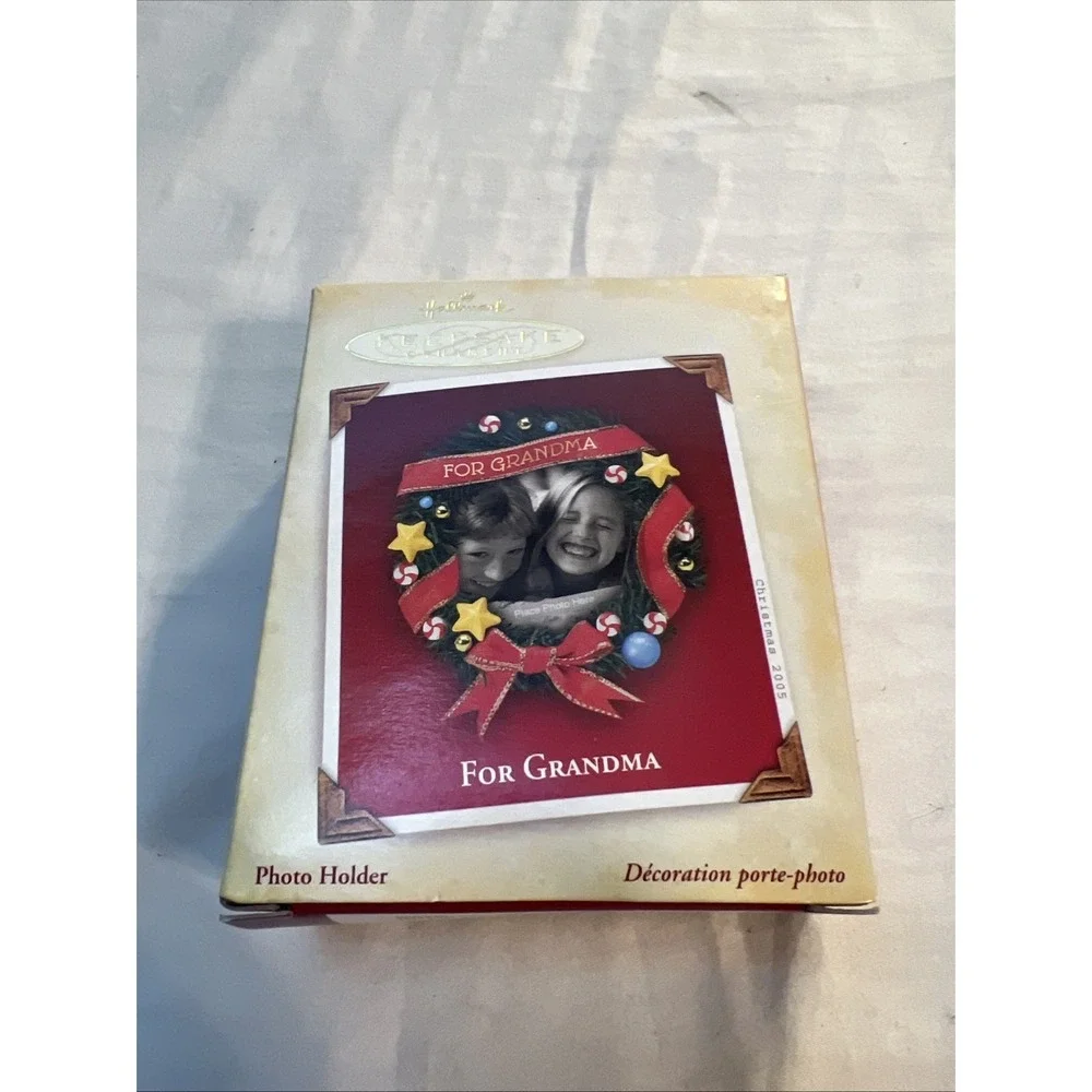 Hallmark KEEPSAKE   For Grandma - Photo Holder - 2005 Holiday Ornament DV11